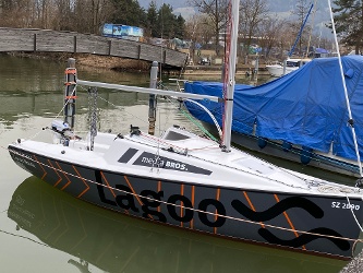 Optimales Schulboot Dehler Varianta VA18 Der Lagoo Segelschule An Ihrem Liegeplatz In Lachen Am Oberen Zürichsee